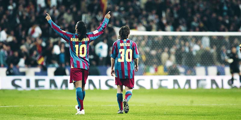 Messi và Ronaldinho là đại diện cho hai thế hệ tài năng của Barcelona