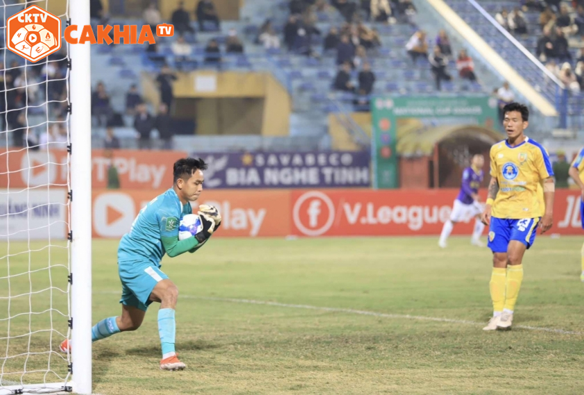 Thủ môn Đồng Tháp tiết lộ đội nhà chưa hề tập đá penalty trước trận gặp Hà Nội FC